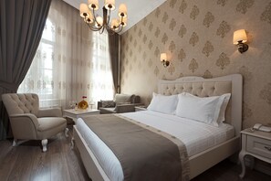 Junior Suite  | 1 bedroom, pillowtop beds, minibar, in-room safe - Louis Appartements Galata (Istanbul)