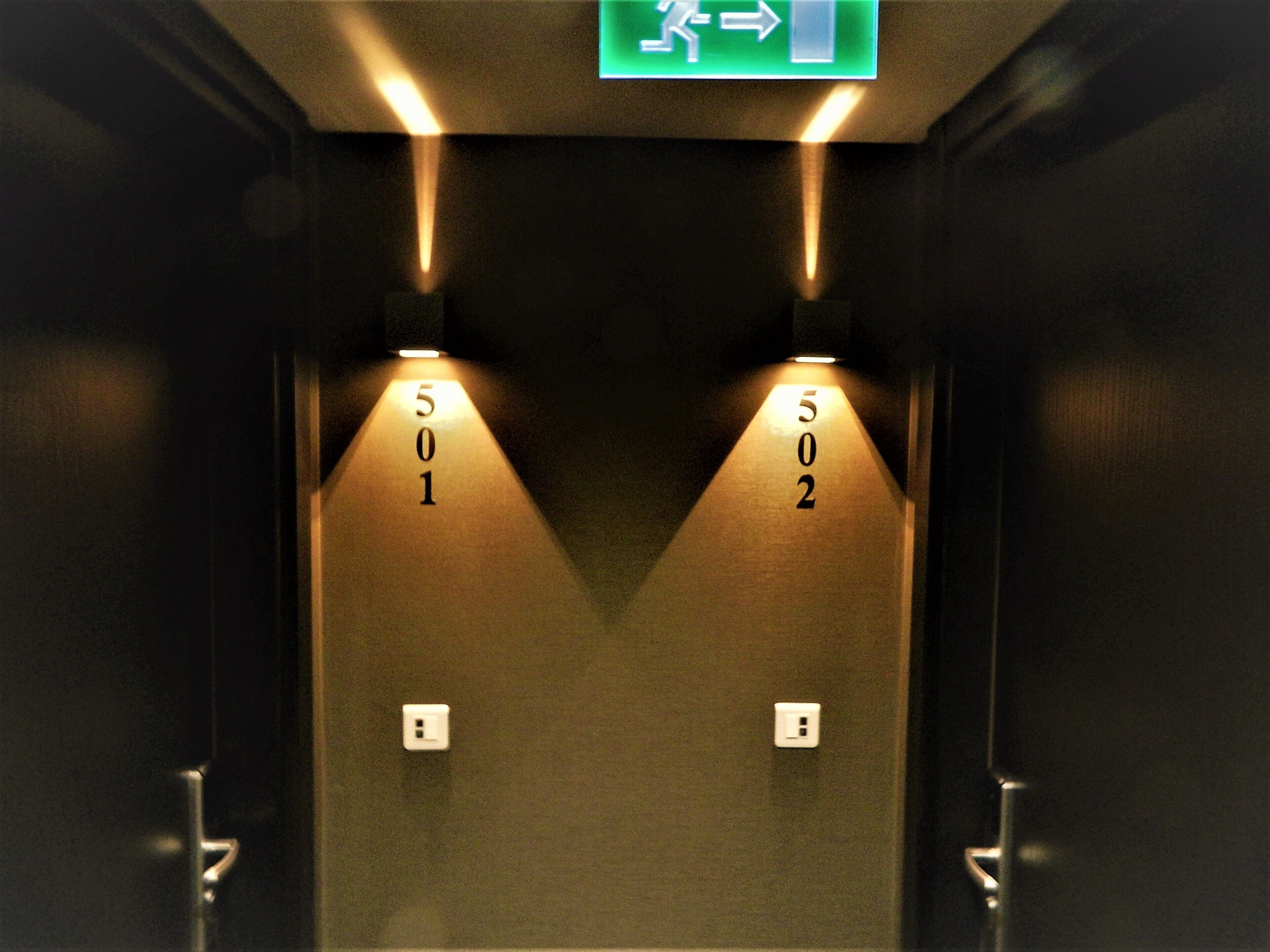 triple room | minibar, in-room safe, desk, laptop workspace