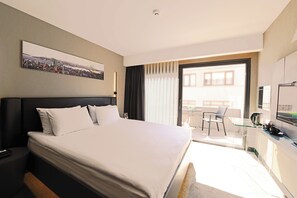 Luxury Double Room | Minibar, in-room safe, desk, laptop workspace - Inncity Hotel Nişantaşı (Istanbul)