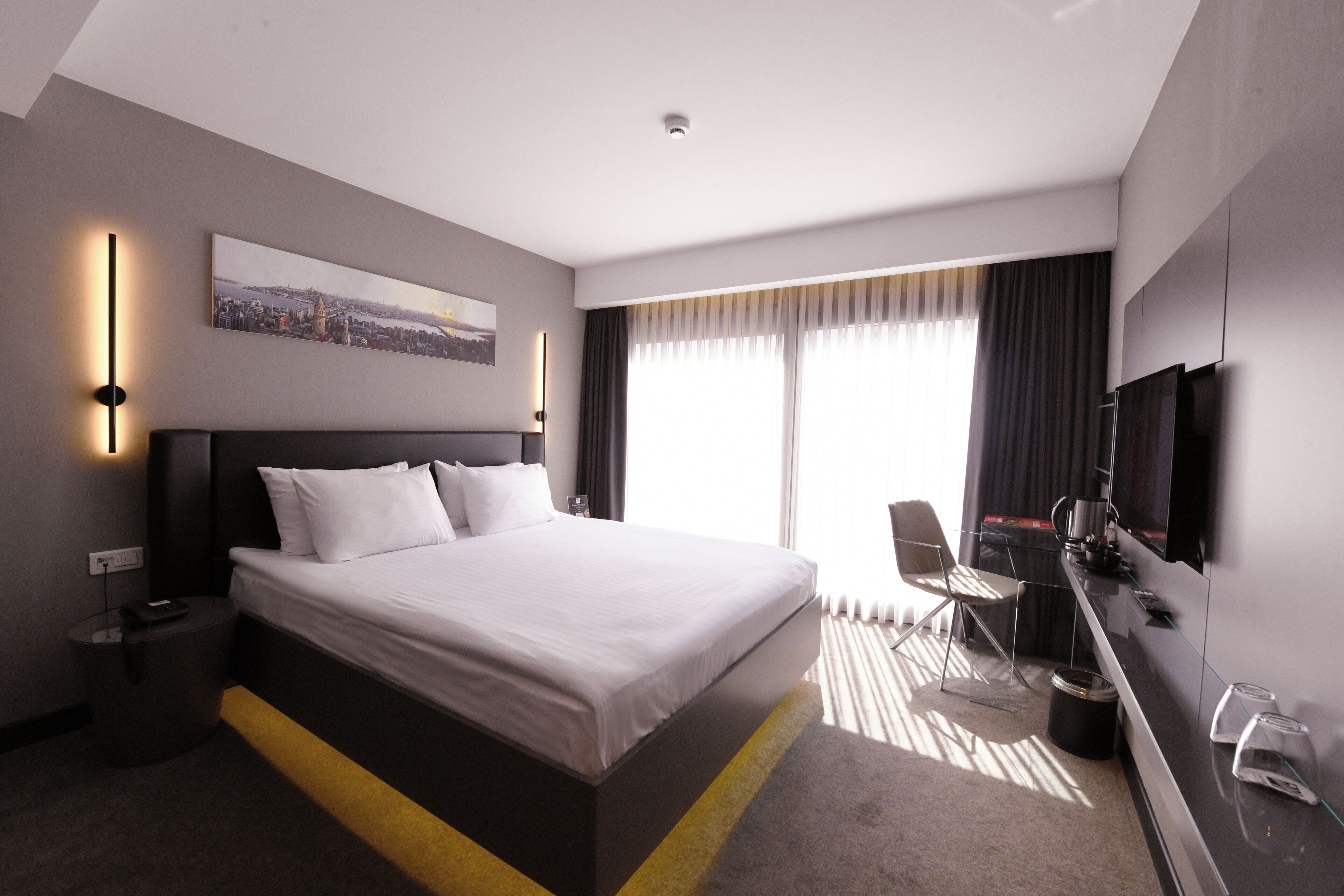 luxury double room | minibar, in-room safe, desk, laptop workspace