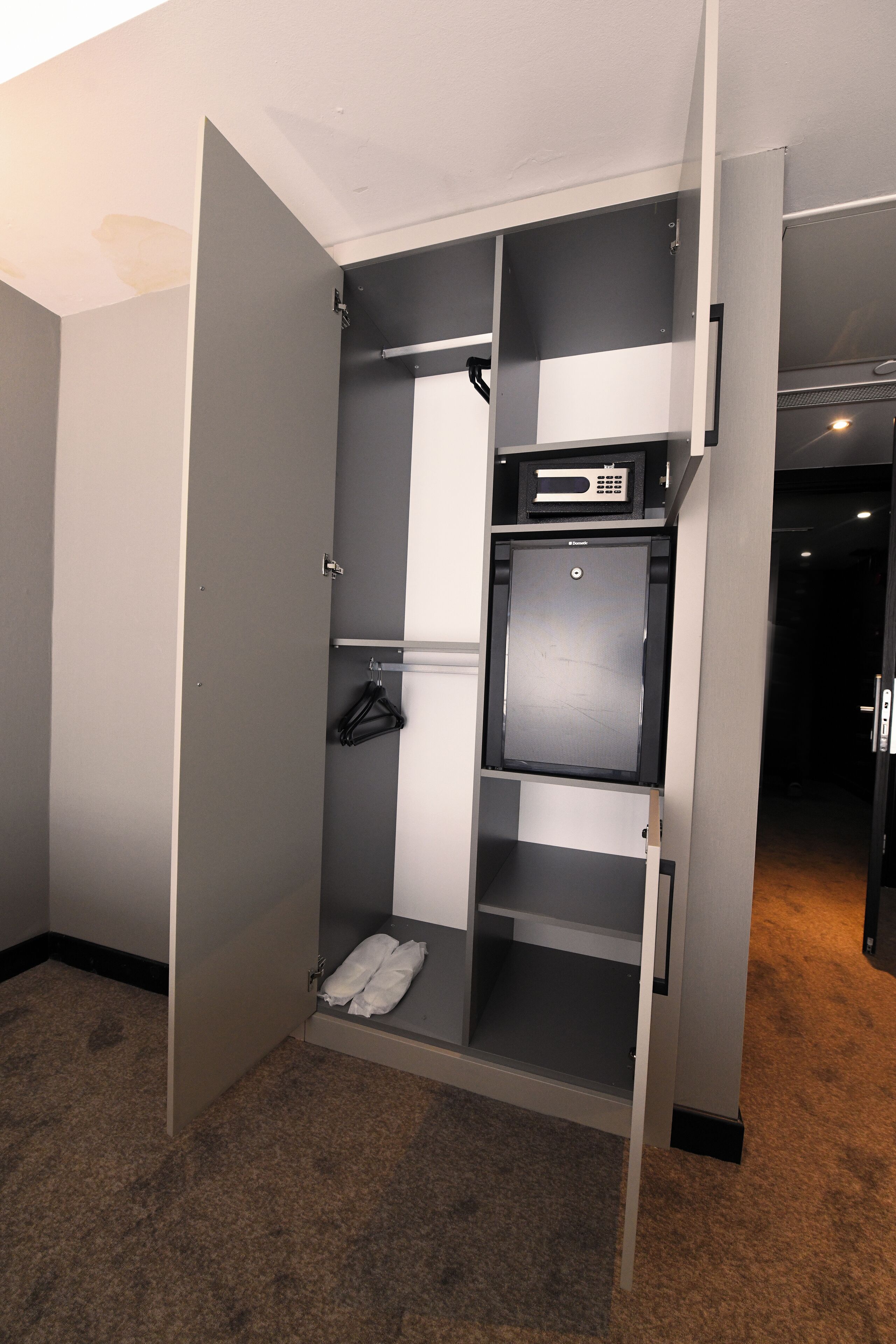 twin room | wardrobe