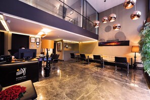 Reception - Inncity Hotel Nişantaşı (Istanbul)