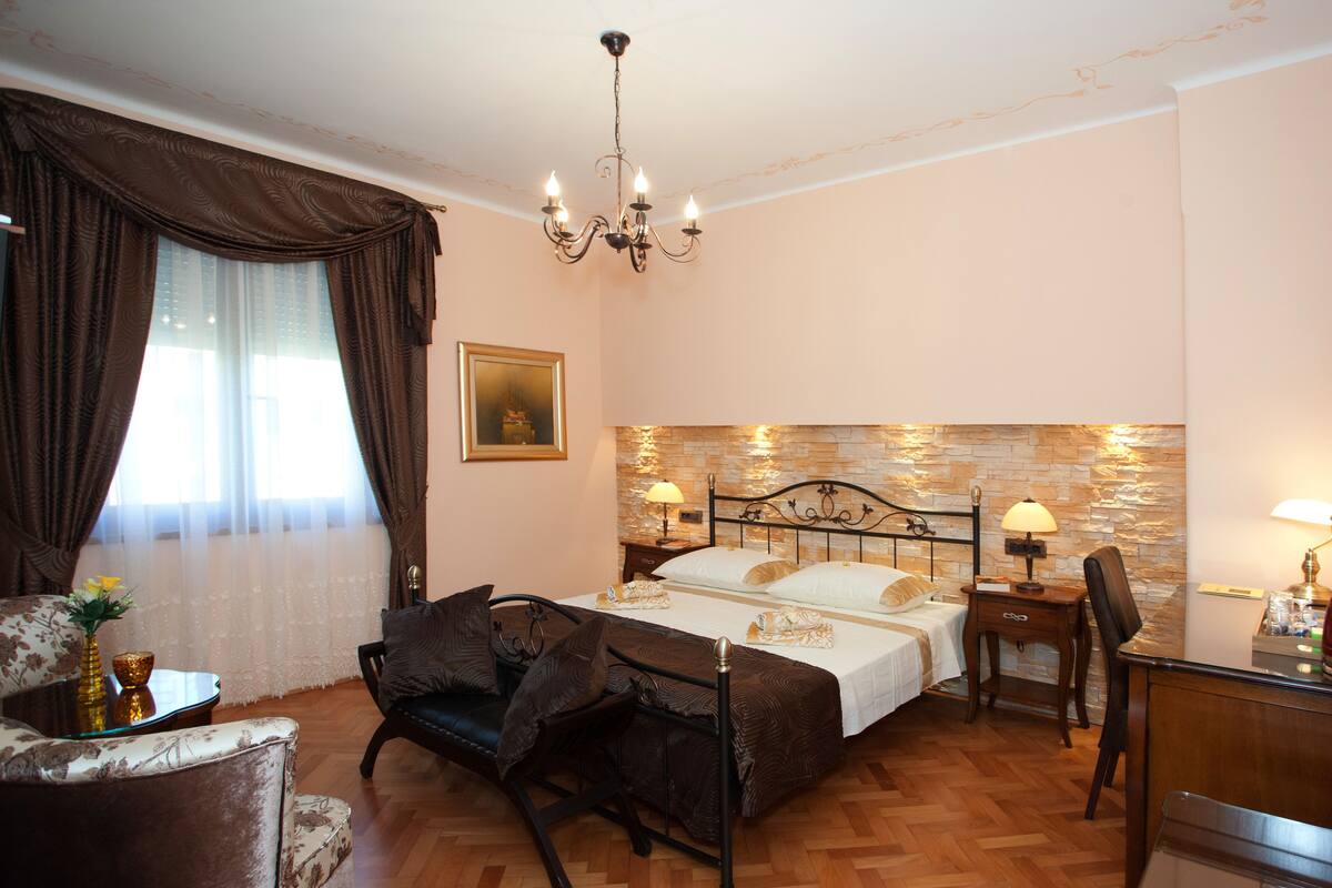 Quarto real | Roupas de cama premium, edredons de pluma