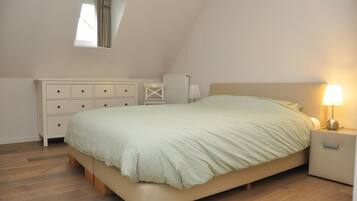 2 habitaciones, edredón, decoración personalizada y muebles diferentes