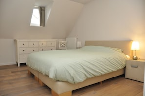 2 bedrooms, down duvets, individually decorated, individually furnished - Albertushof (Ypres)