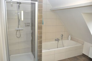 Bathroom shower - Albertushof (Ypres)