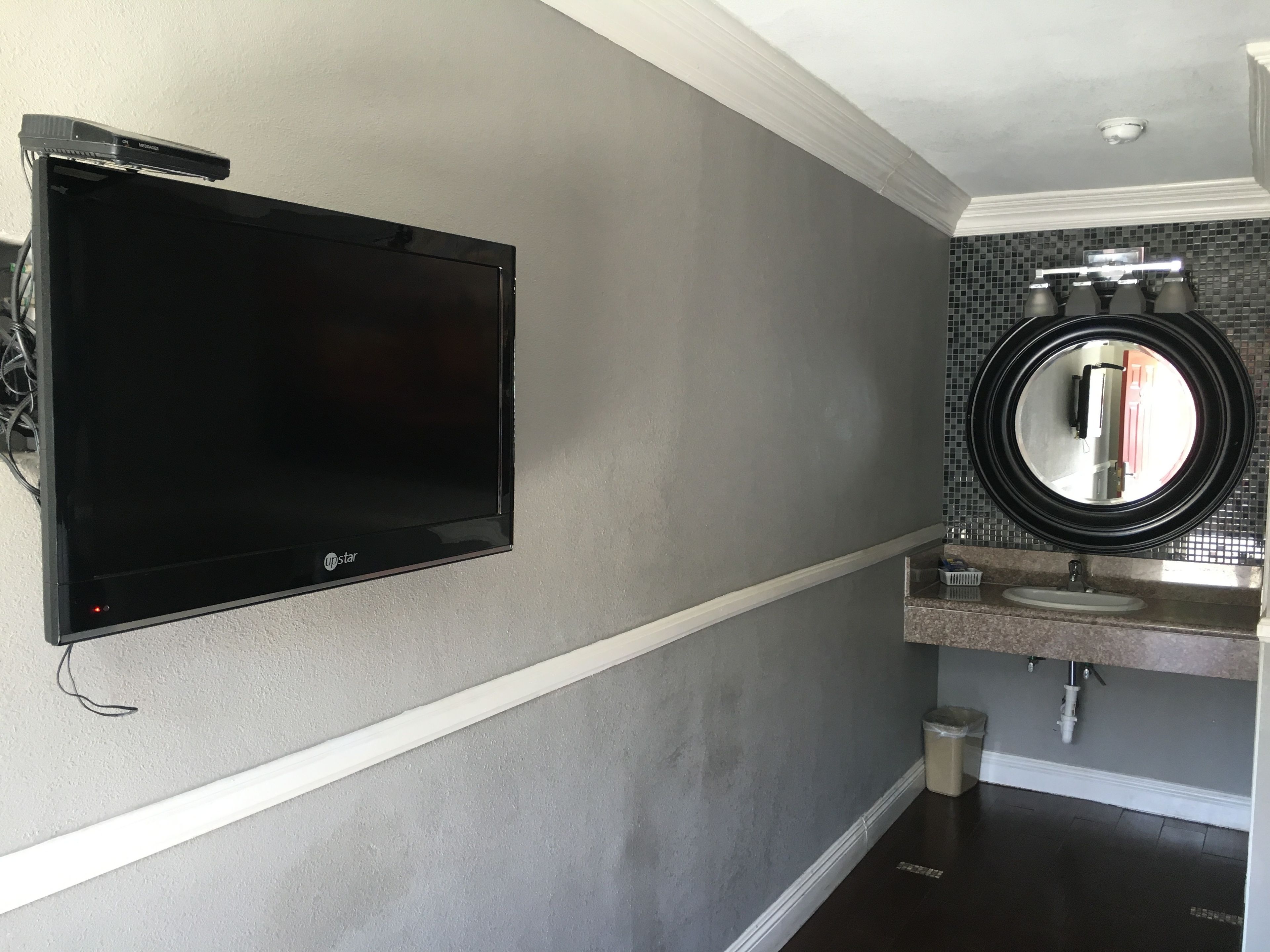 desk, iron/ironing board, free wifi