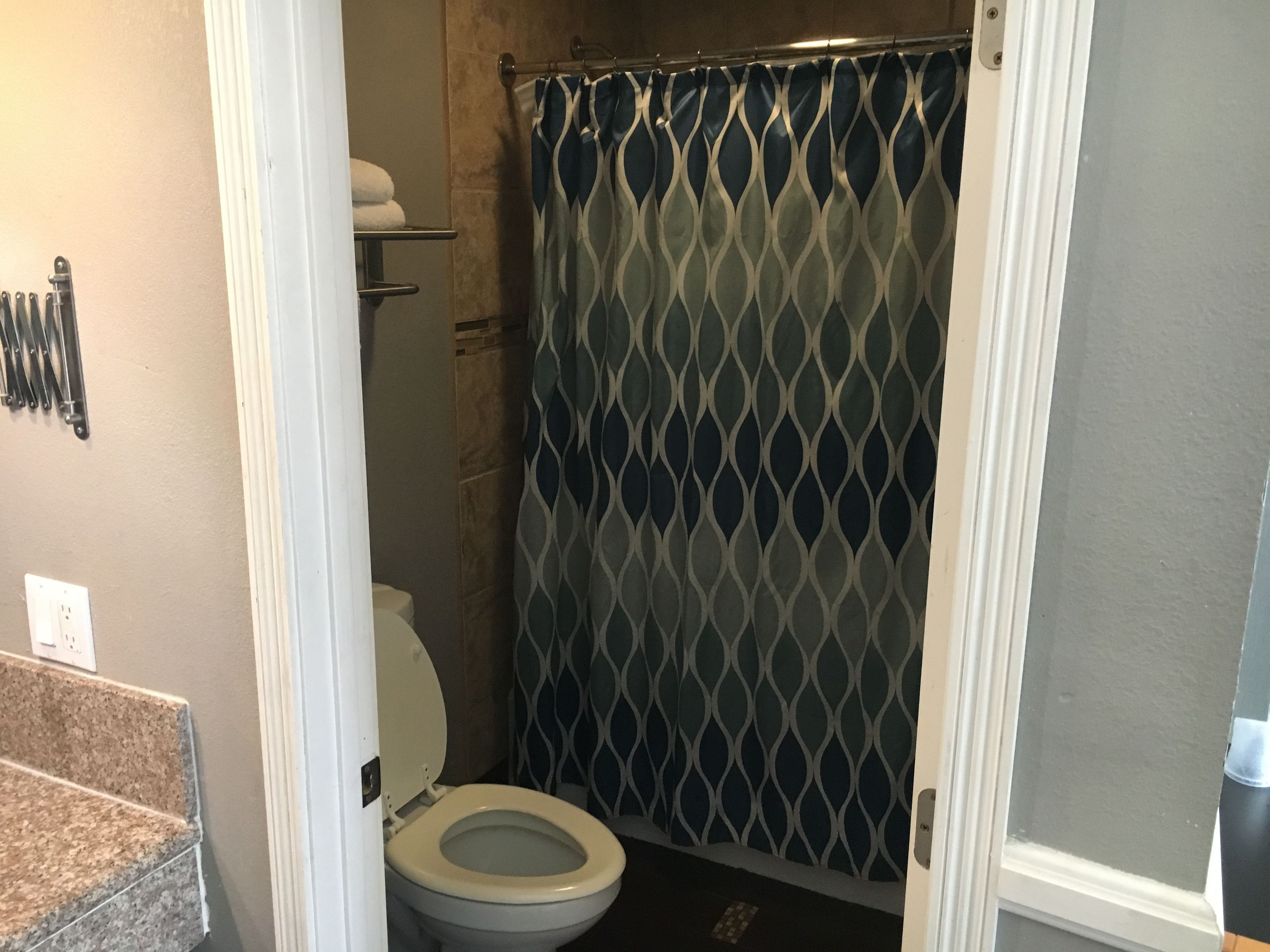 free toiletries, towels