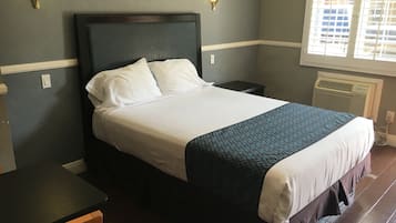 Deluxe Room, 1 Queen Bed