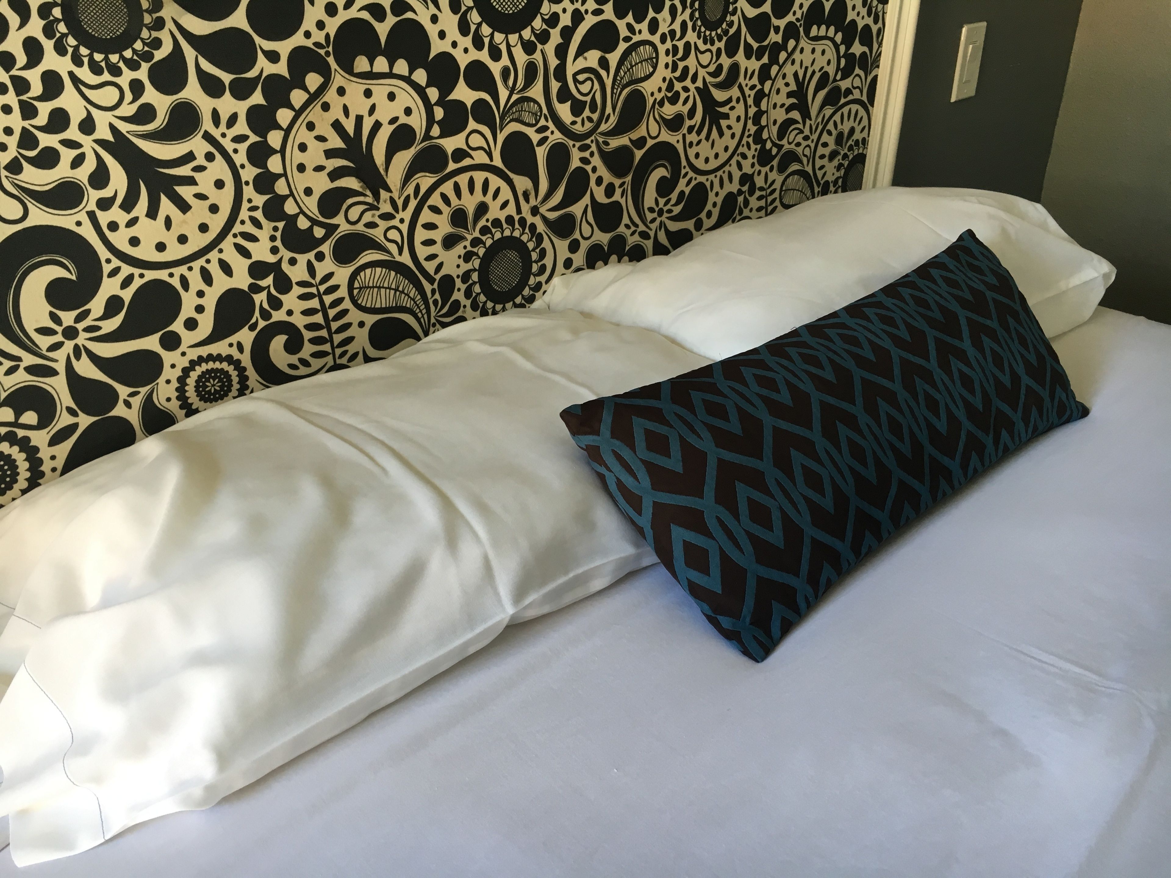 deluxe room, 1 queen bed | desk, iron/ironing board, free wifi