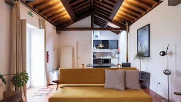 Casa de campo tradicional | Zona de estar | Una televisión LCD, una chimenea