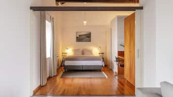 Loft de diseñador | 1 habitación, decoración personalizada, muebles diferentes y escritorio