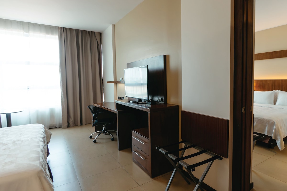 Premium bedding, minibar, in-room safe, desk