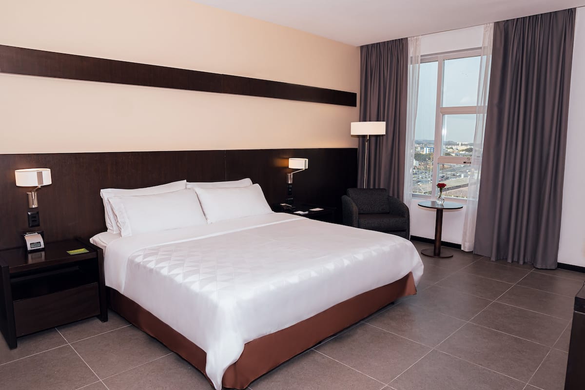 Club-Zimmer, 1 King-Bett, barrierefrei, Zutritt zur Club Lounge (Club Floor) | 1 Schlafzimmer, hochwertige Bettwaren, Minibar, Zimmersafe
