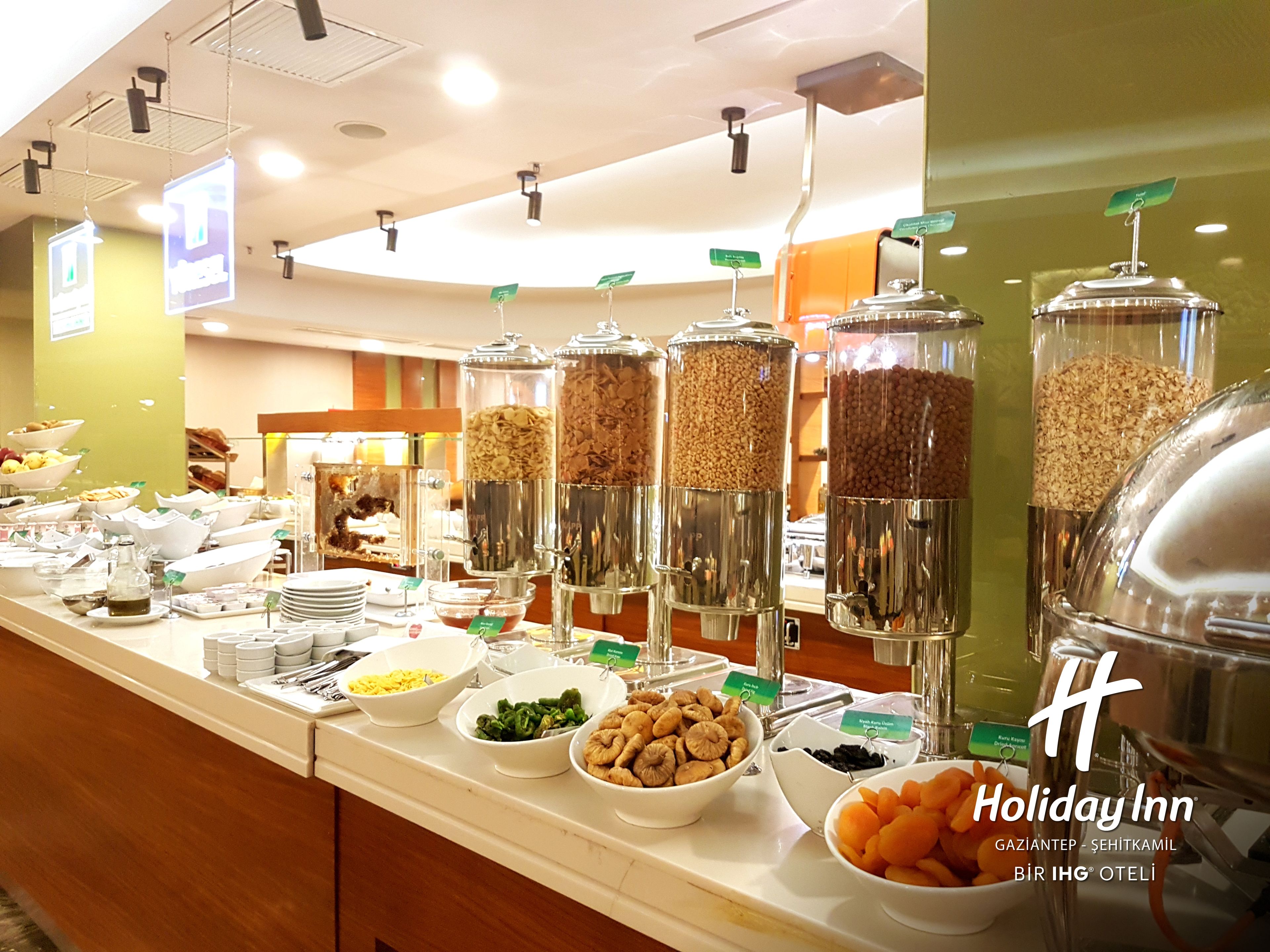 daily buffet breakfast (try 400 per person)