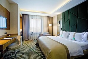 Minibar, in-room safe, desk, soundproofing - Holiday Inn Gaziantep - Sehitkamil by IHG (Gaziantep)