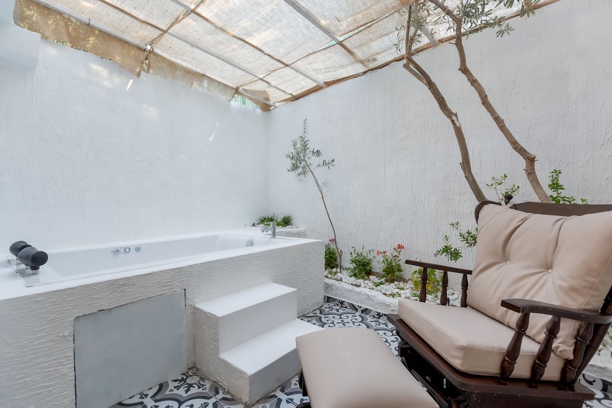 Comfort Room, Jetted Tub, Garden View | Jetted bathtub