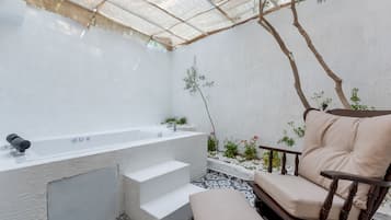 Comfort Room, Jetted Tub, Garden View | Jetted bathtub