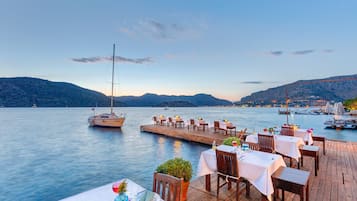 Breakfast served, local and international cuisine, alfresco dining