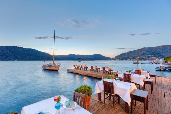 Breakfast served, local and international cuisine, alfresco dining - Baldan Suites Hotel & Restaurant (Marmaris)