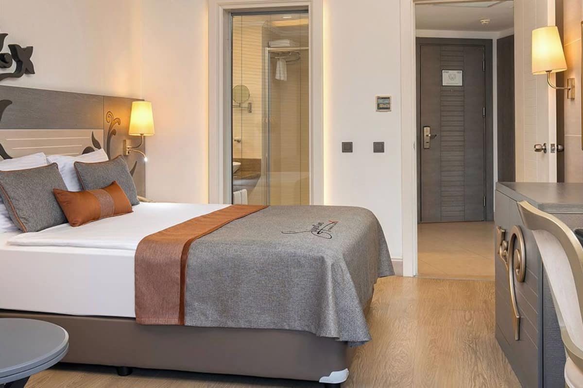 Family Room, 2 Bedrooms | 1 bedroom, free minibar, in-room safe, desk