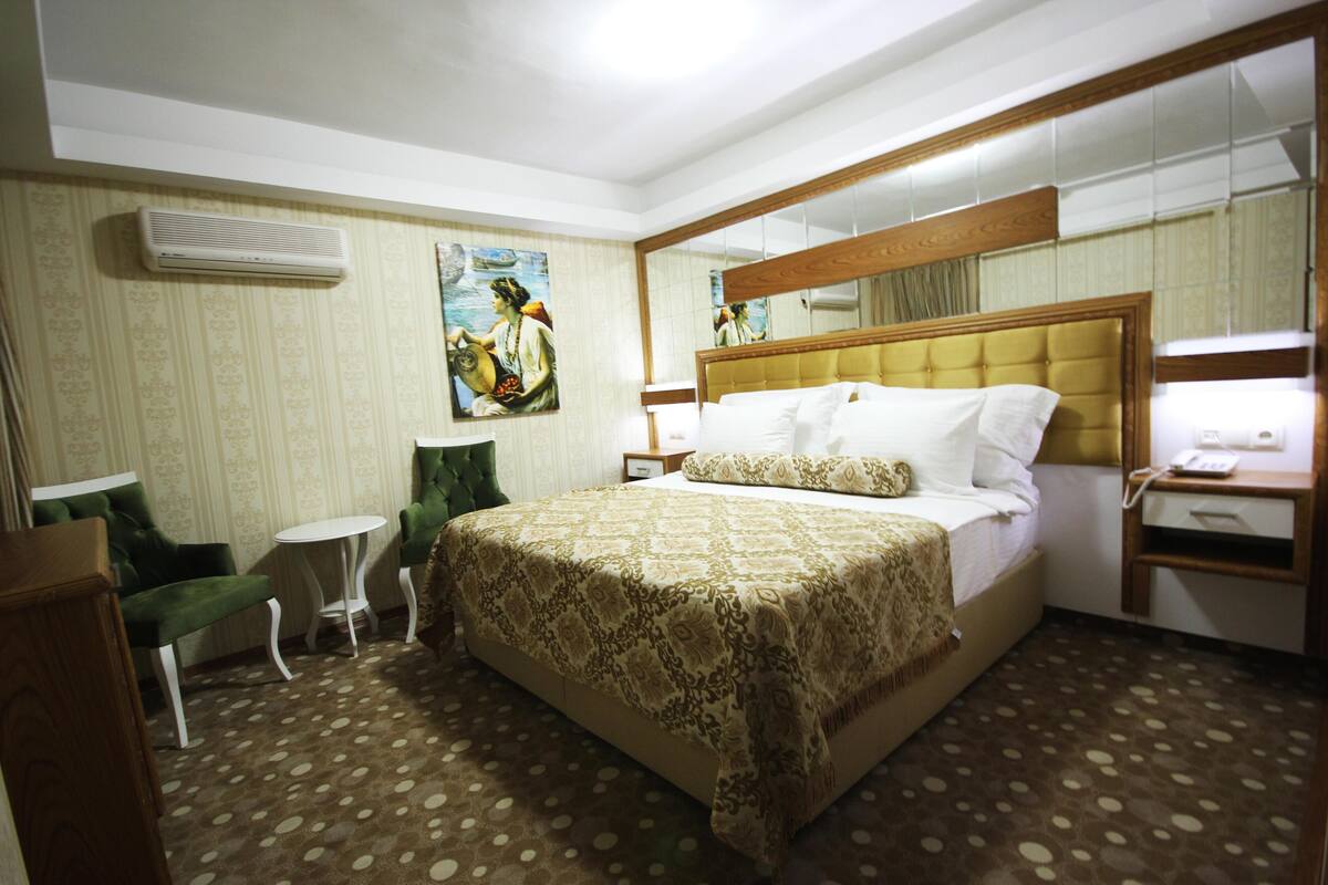 Minibar, in-room safe, soundproofing, free WiFi