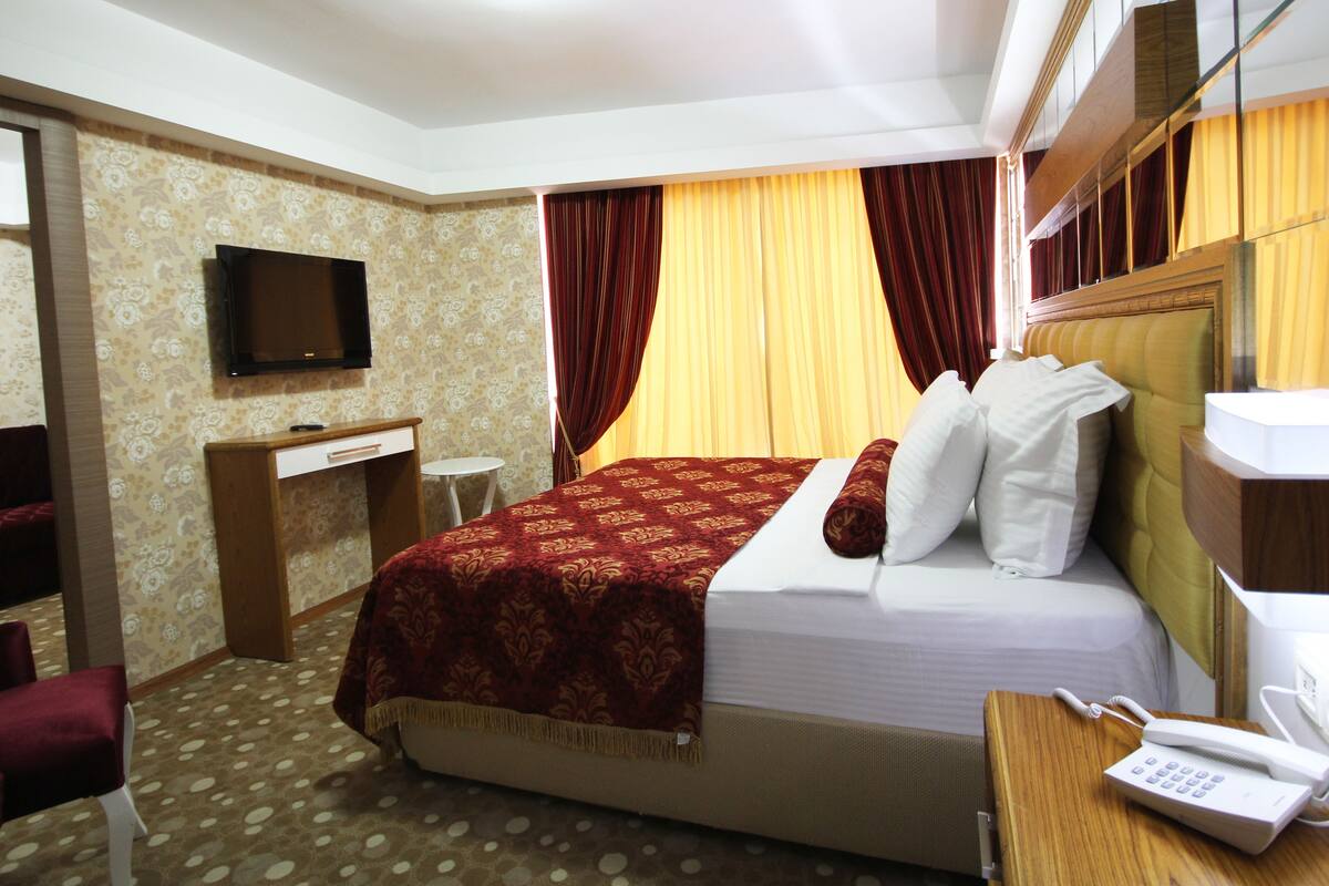 Family Room | Minibar, in-room safe, soundproofing, free WiFi
