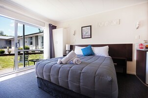 Economy Studio | Desk, blackout drapes, iron/ironing board, free WiFi