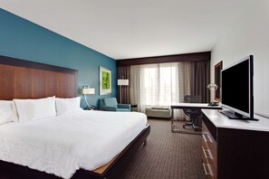 Desk, laptop workspace, blackout drapes, iron/ironing board - Hilton Garden Inn Victoria (Victoria)