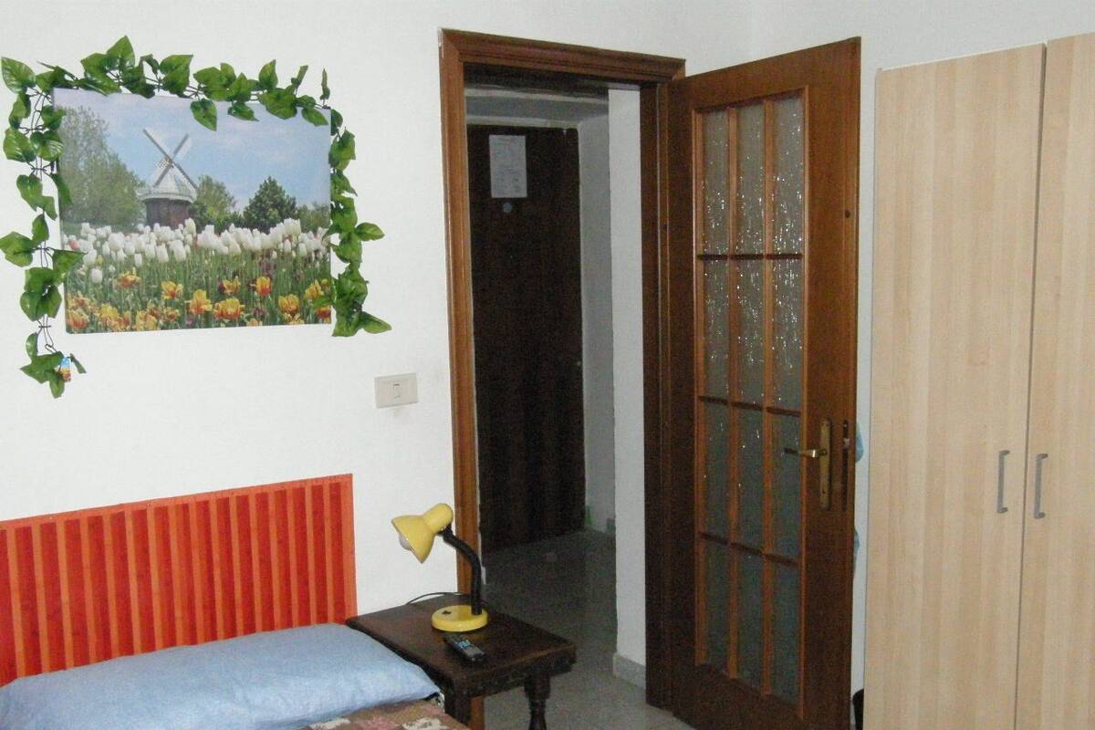 Double Room Single Use, Shared Bathroom | WiFi (free), individually decorated, individually furnished