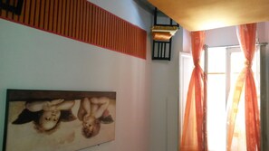 Dobbeltrom, delt bad | Individuelt dekorert, individuelt innredet og wi-fi (inkludert)