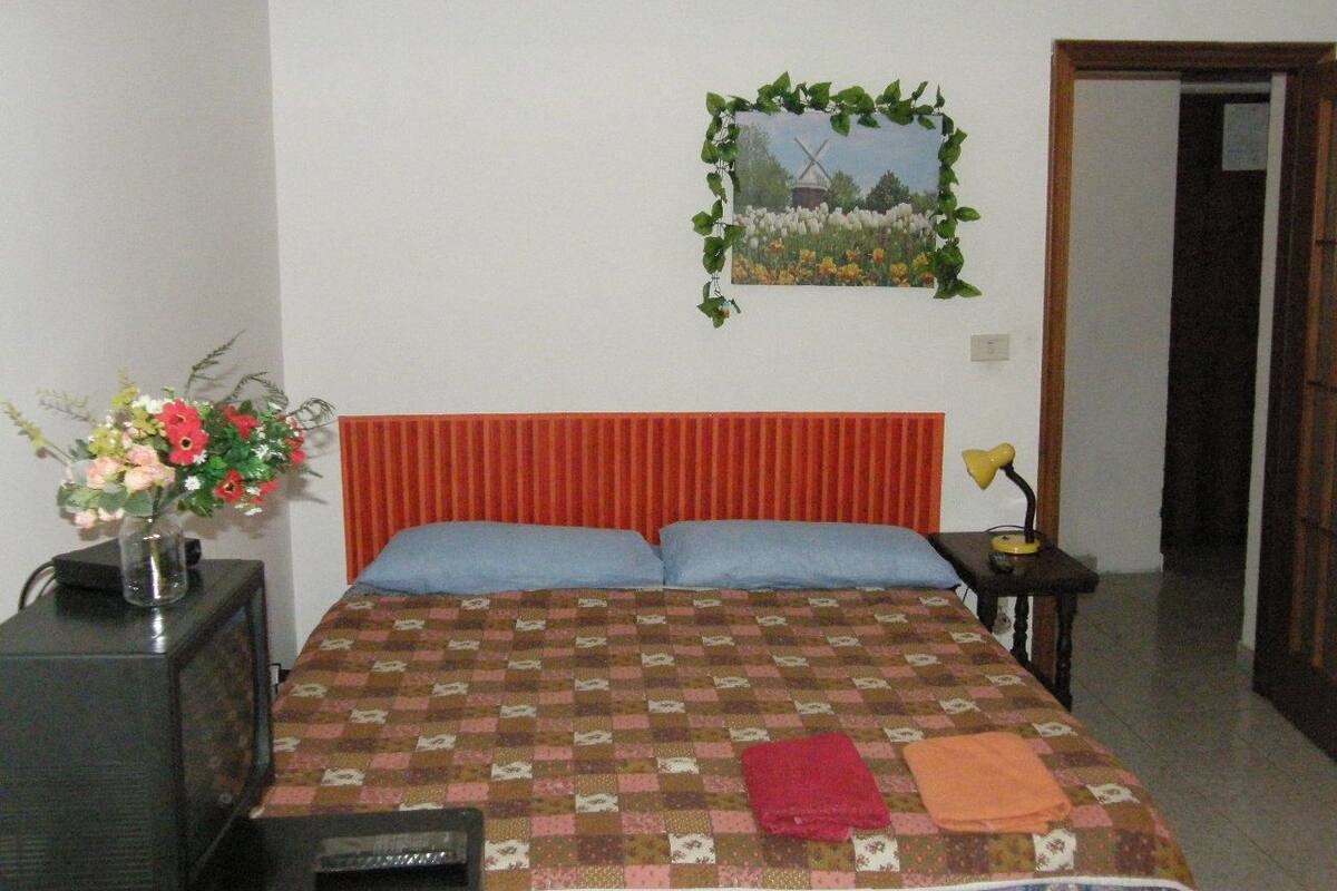 Double Room, Shared Bathroom | WiFi (free), individually decorated, individually furnished