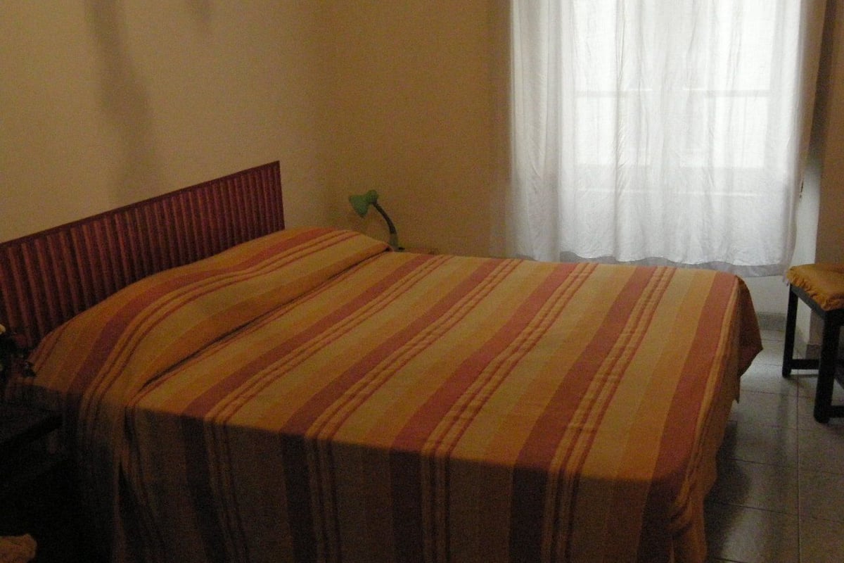 Decoración personalizada, muebles diferentes y wifi gratis
