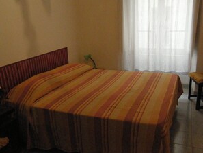 Quadruple Room, Shared Bathroom | WiFi (free), individually decorated, individually furnished - Conte Rosso (Rome)