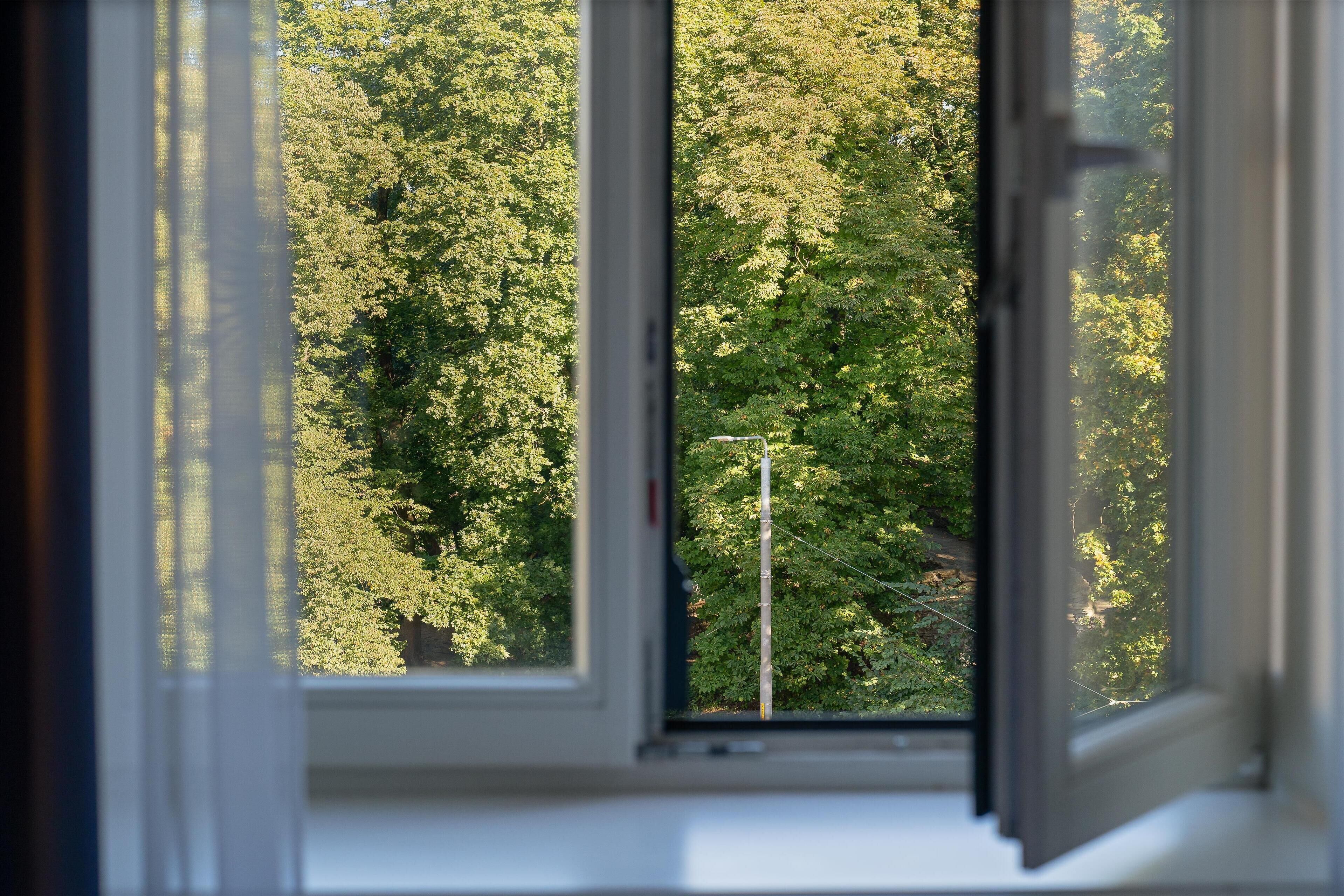 standard room | premium bedding, in-room safe, individually decorated, desk