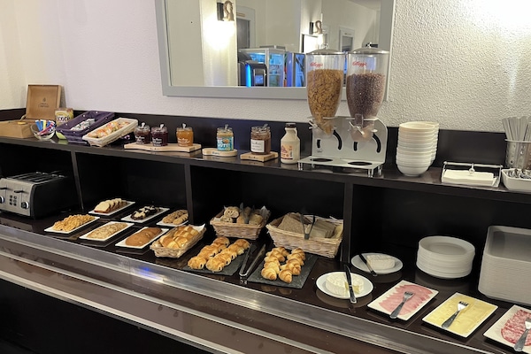 Daily buffet breakfast for a fee