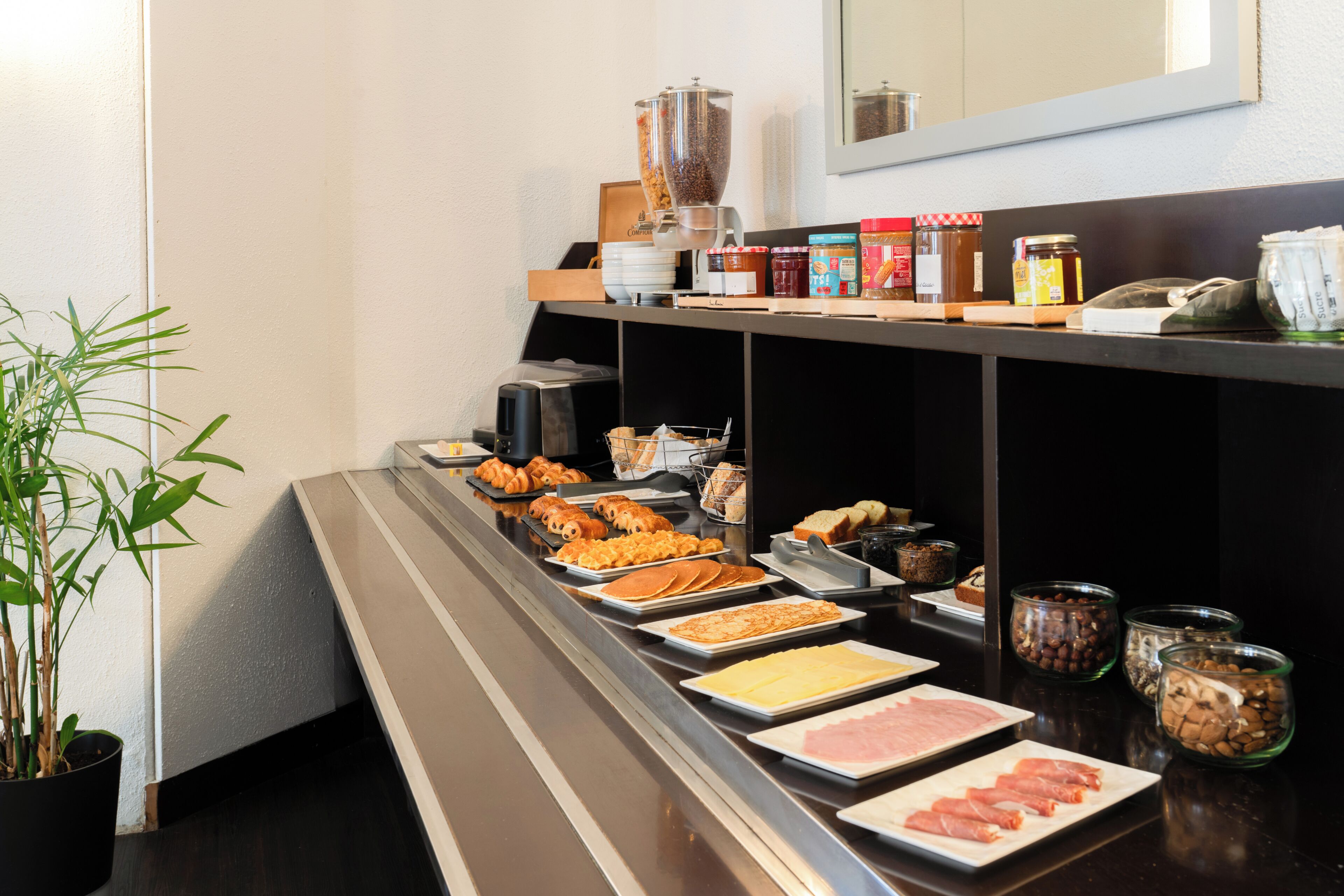 Daily buffet breakfast for a fee