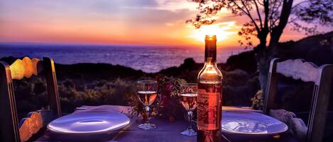 Se sirven desayunos, almuerzos y cocina regional (con vistas al mar)