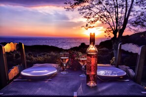 Ontbijt, serveert lunch, diner, regionale gerechten, uitzicht op de zee 