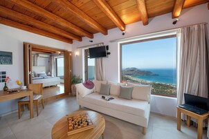 Casa tradicional, banheira de hidromassagem, vista para o mar | Roupas de cama premium, cofres nos quartos, individualmente decorados