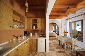 Traditional House, Private Pool, Sea View | Private kitchen