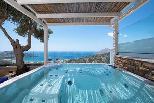 Casa tradicional, banheira de hidromassagem, vista para o mar | Vista do quarto