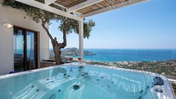 Casa tradicional, hidromasaje, vista al mar | Tina de hidromasaje privada