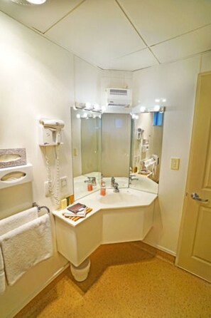 Free toiletries, hair dryer, towels - Ashwood Manor Motor Lodge (Hamilton)