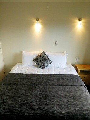 Deluxe-huoneisto, 3 makuuhuonetta | Select Comfort -patjalliset sängyt, työpöytä, pimennysverhot