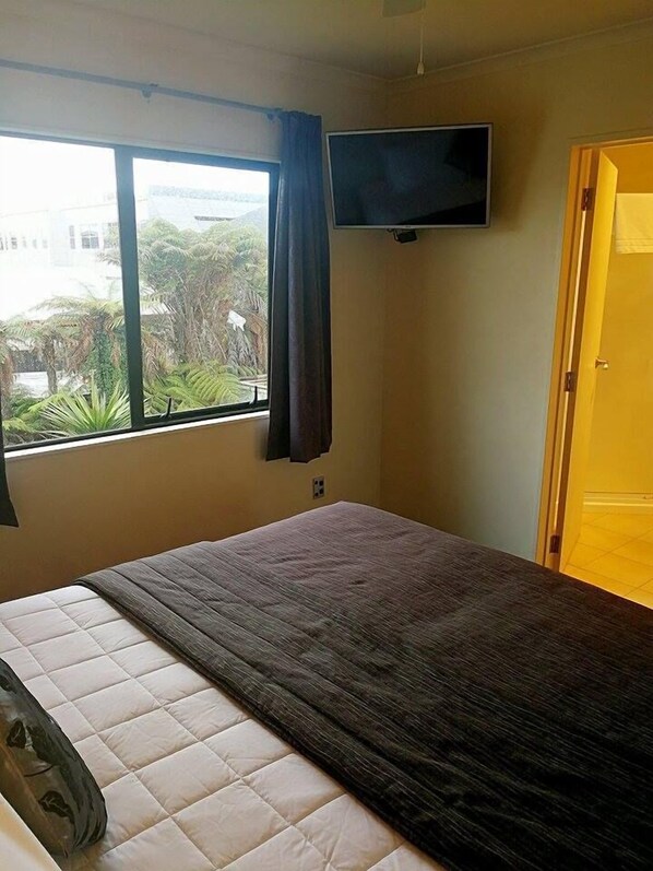 Deluxe 3 Bedroom Apartment
