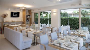 Colazione a buffet inclusa, servita tutte le mattine