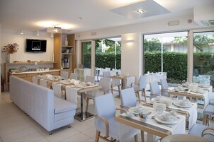 Colazione a buffet inclusa, servita tutte le mattine 