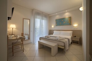 Premium bedding, pillow-top beds, minibar, in-room safe - Hotel Gala (Riccione)