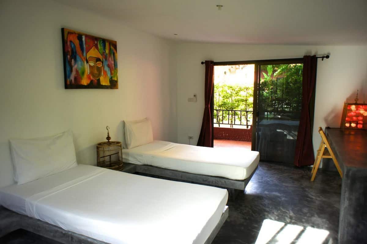 Room, Garden View (Twin) | Minibar, in-room safe